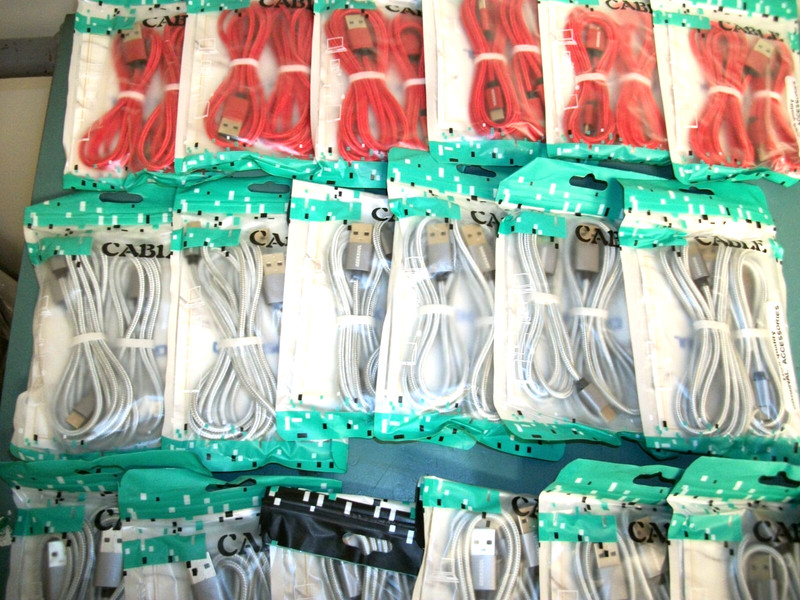 LOT OF 19 - GEEKSOUL USB-C 2-Pack 6' Cable (13 Gray & 6 Red) gallery