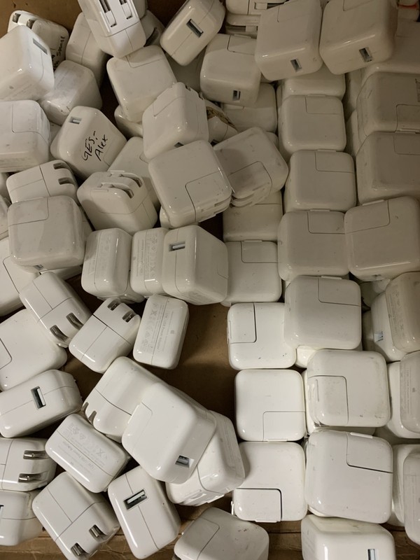 Lot of 30 Genuine Apple 12W USB Power Adapter Charger gallery