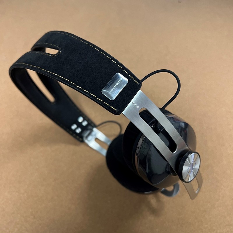Sennheiser MOMENTUM on-Ear 1st Gen Black Wired on-ear Headphones For iPhone/iPad gallery