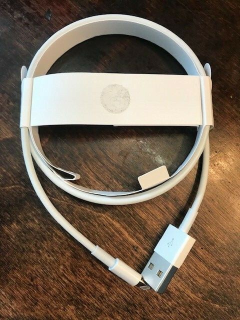 iPhone / Air Pods to USB Charger Data Cable 1M – OPEN BOX