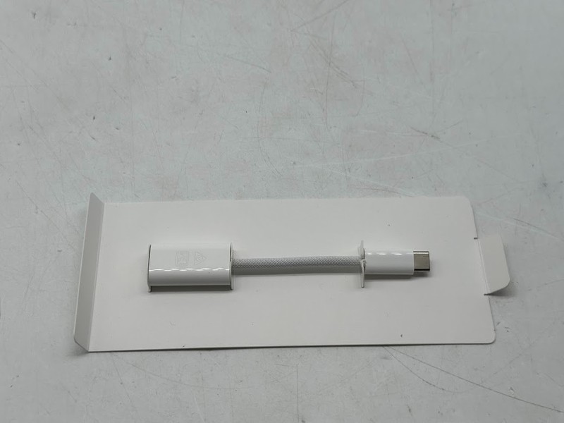 Apple USB-C to Lightning Adapter gallery