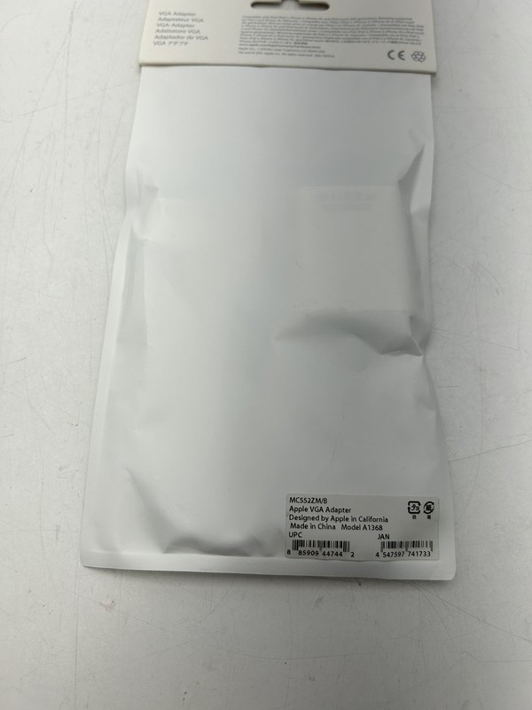 Genuine Apple 30 Pin to VGA Adapter iPad iPhone iPod Monitor MC552ZM/B A1368 gallery