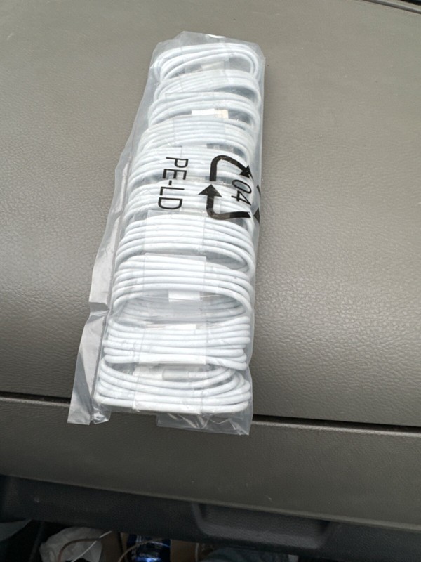 Apple 1246897 Charger Cable