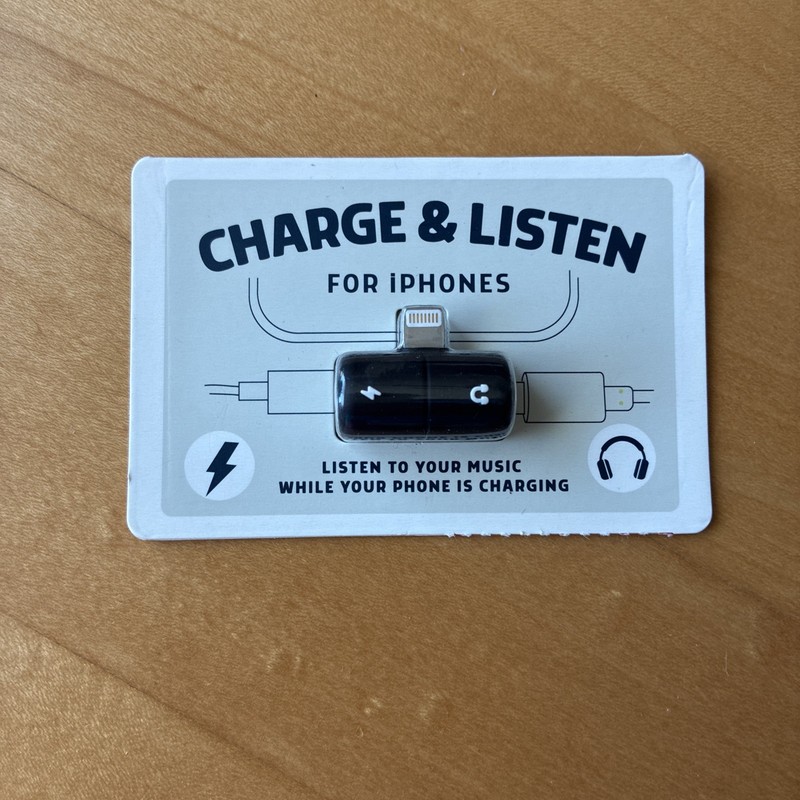 2 in 1 Earphone and Charger Splitter Adapter for iPhone X XS XS MAX XR 7/7+ 8/8+
