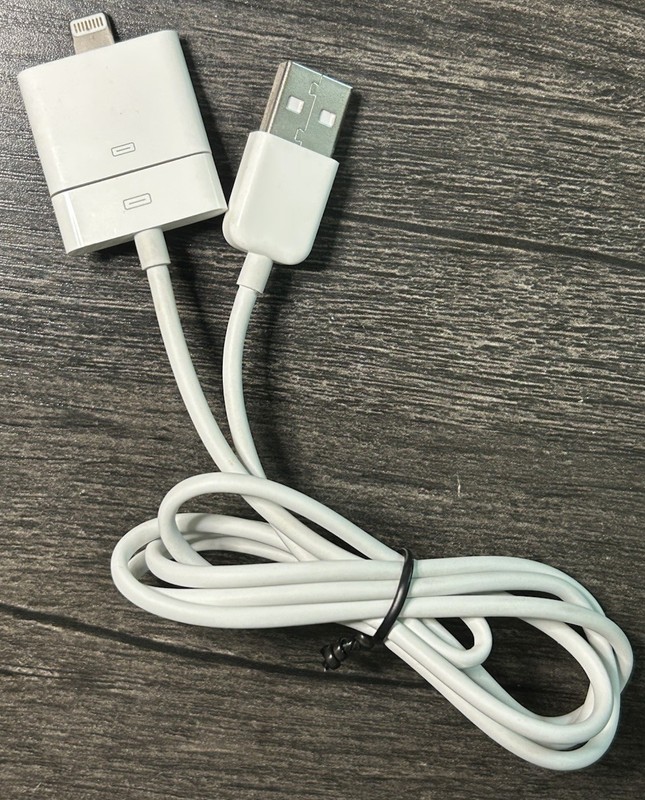Genuine Apple Lightning to 30-Pin Adapter Sync Connector Mo. A1468 w/ USB Cable