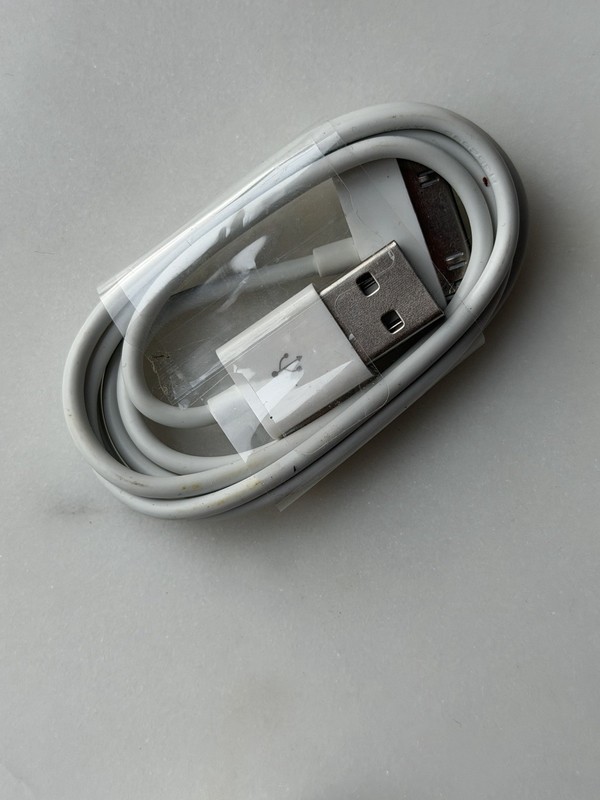 Apple 30-pin to USB charging and data synchronization cable