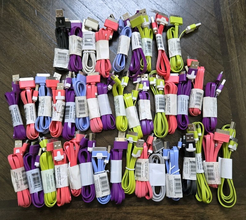 LOT OF 40 USB 30 Pin Data Cable Charger iPhone 4 4G 4S iPod Nano iPad 1/2/3