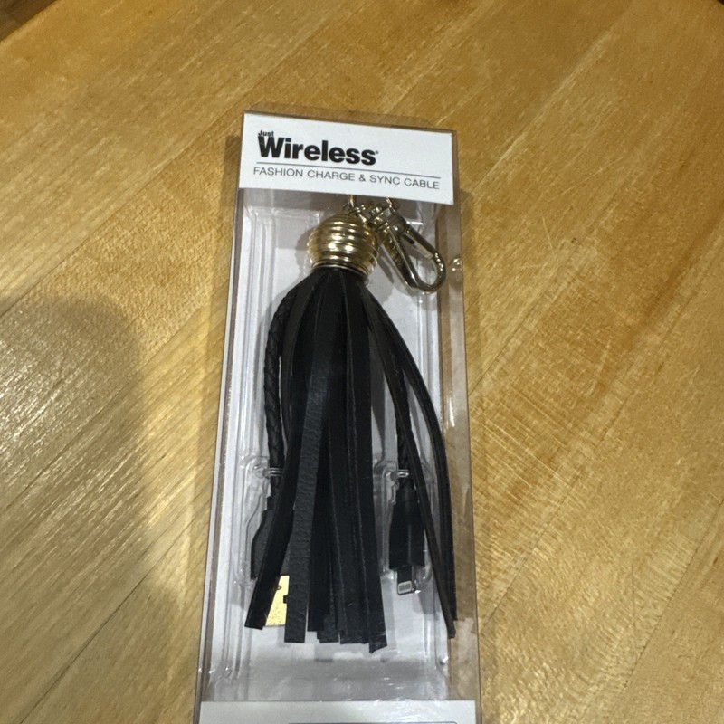 Just Wireless Fashion Charge Cable Apple Lightning Tassel Black Gold