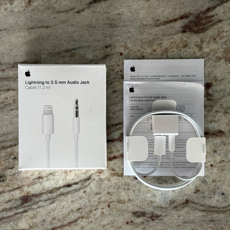Open Box Genuine Apple Lightning to 3.5mm Audio Jack Cable (1.2 m) White A1879 gallery