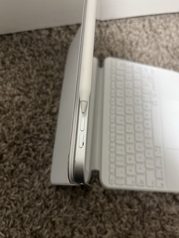 Apple iPad Silver USB-C with Magic Keyboard Folio, Apple Pencil, Charger gallery