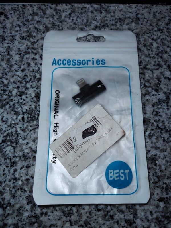 iPhone Headphone Splitter Adapter For: iPhone 7/7Plus/8/8plus/X/XR/XS Max. Black gallery
