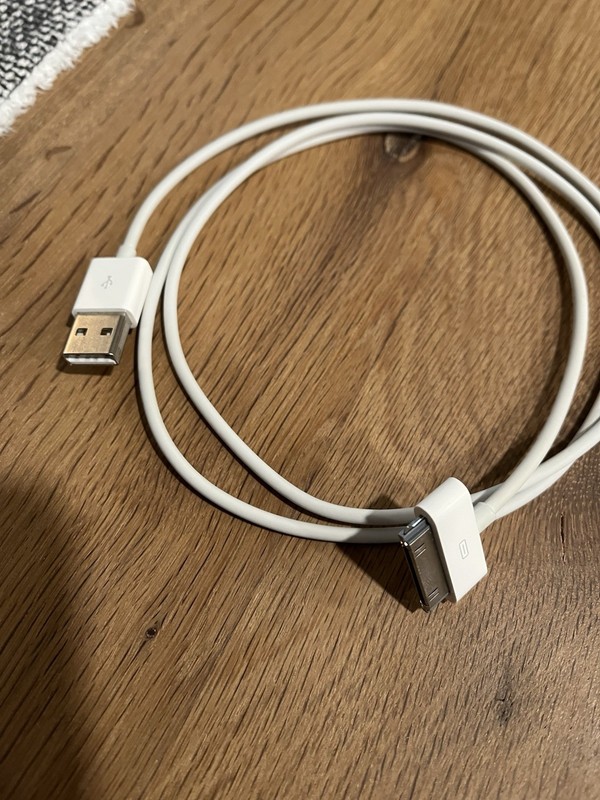 Apple MA591G/C 30-pin to USB Cable for vintage iPod iPad iPhone gallery