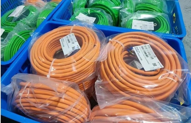 6FX8002-5CS01-1BF0 Power cable 6FX8002-5CS01 15m