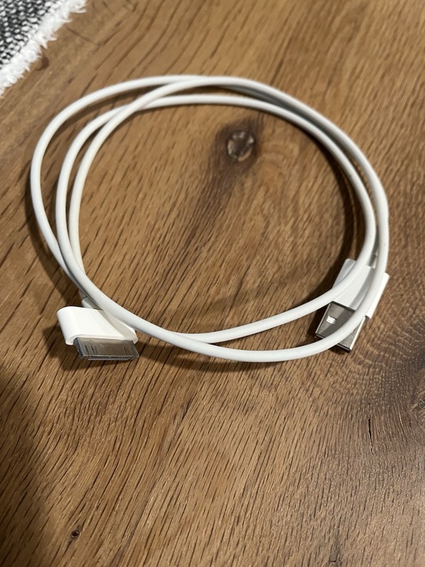 Apple MA591G/C 30-pin to USB Cable for vintage iPod iPad iPhone gallery