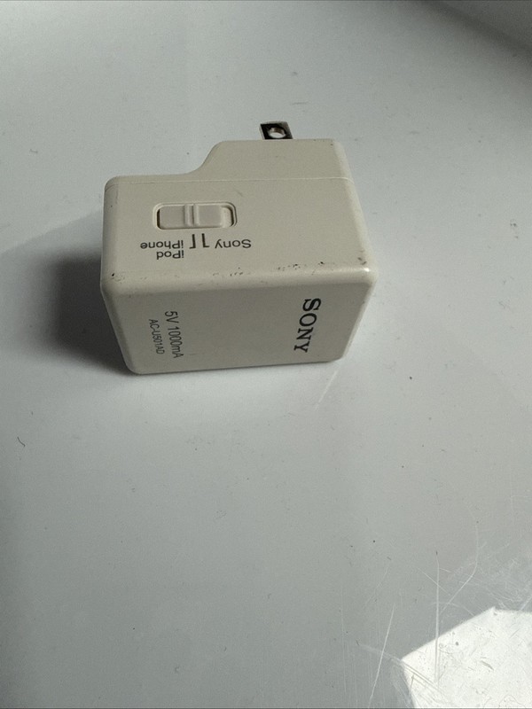 Sony USB Charging AC Power Adapter, model AC-U501AD Ipod iPhone Folding Plug