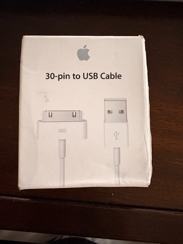 Apple MA591G/C 30-pin to USB Cable