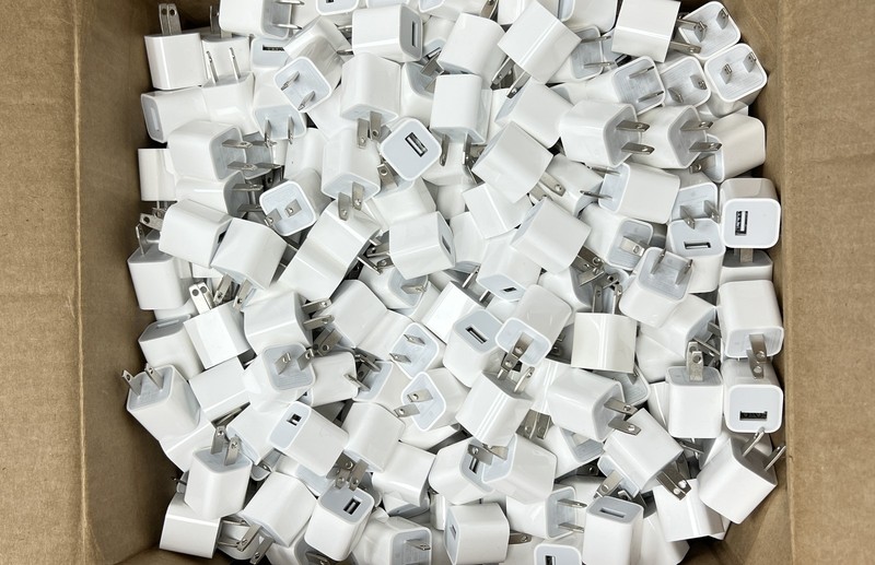 Lot of 100 Apple 5W USB Wall Charger Cube USB-A Power Adapter for iPhone iPad
