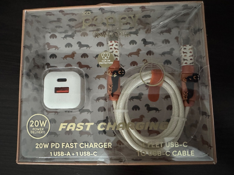 XO POPPY DACHSHUND SET WALL CUBE AND 4FT FAST CHARGE CABLE WITH PROTECTOR CLIPS