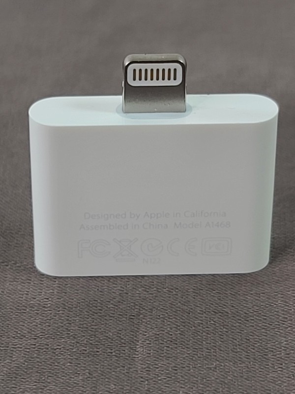 GENUINE OEM Apple Lightning (8 pin) 30-pin Adapter - MD823AM/A - A1468 - NEW 🔥 gallery