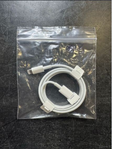 Lot of 20 Apple 1m USB-C Charge/Sync Cable for iPhone/iPad – White (MK0X2ZM/A)