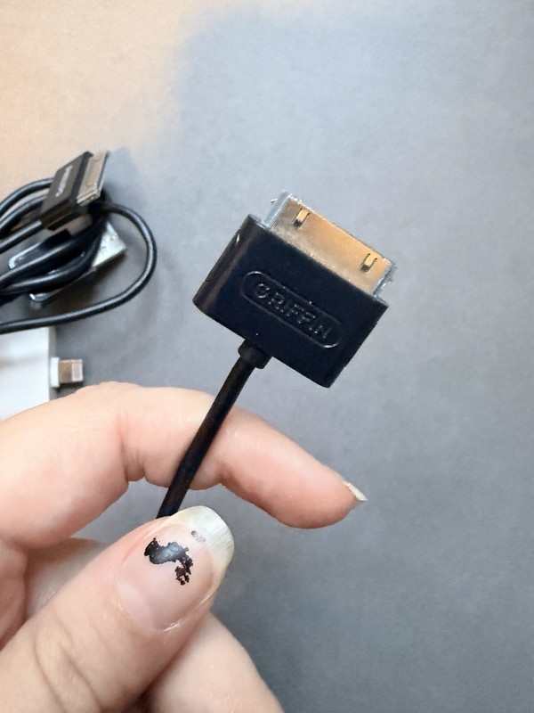 30-Pin Charging Cables (2) & Lightning to 30-Pin Adapter For Older Apple Devices gallery