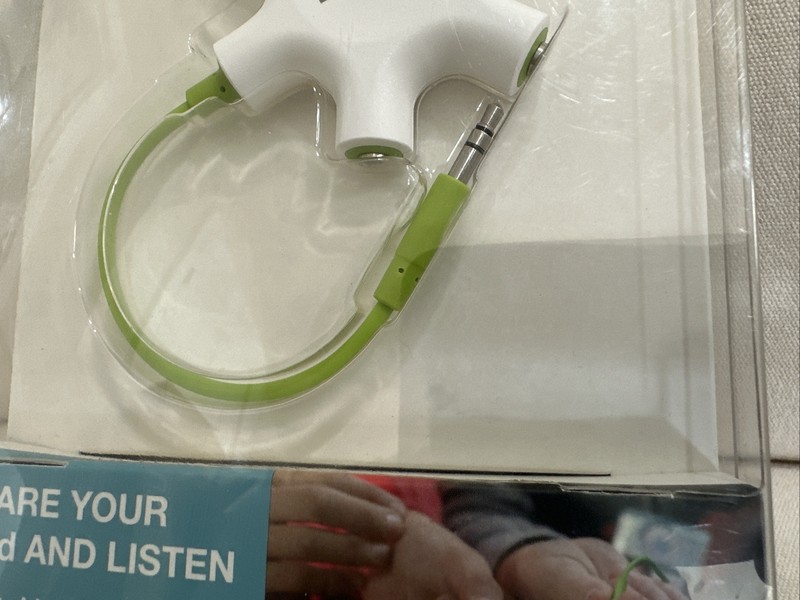 Belkin RockStar Five Headphones Connections Aux split Share gallery