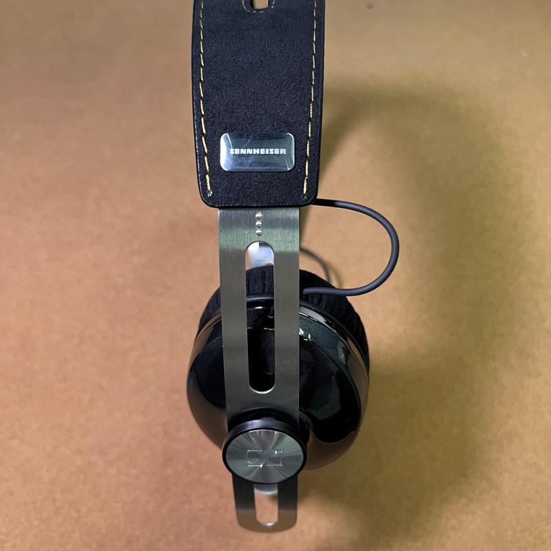 Sennheiser MOMENTUM on-Ear 1st Gen Black Wired on-ear Headphones For iPhone/iPad gallery