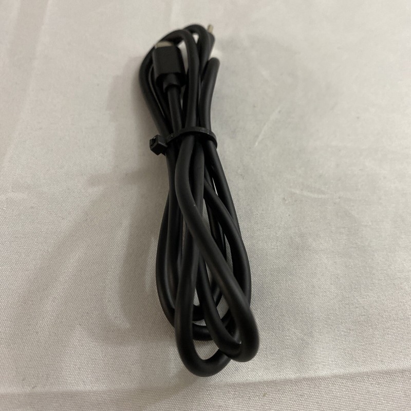 Unbranded USB-C to USB-C Cable Used Black 3-Feet Rounded gallery