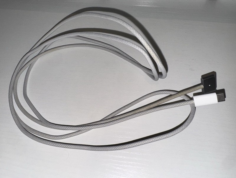 Apple MagSafe 3 Silver cable 2 meters (USB-C to MagSafe3) (as shown) gallery