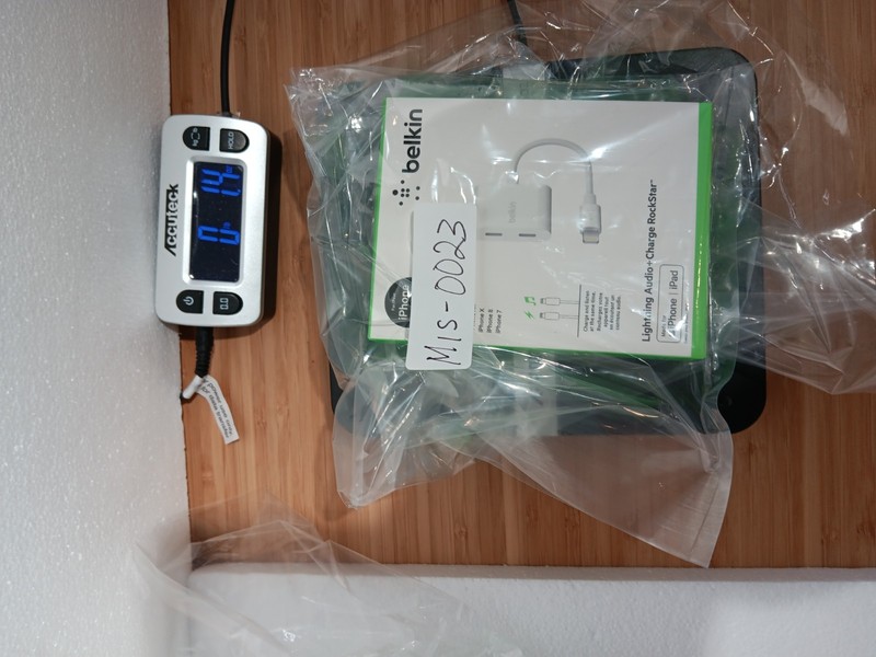 Belkin Audio + Charge Rockstar Adapter For iPhone - White Brand New gallery