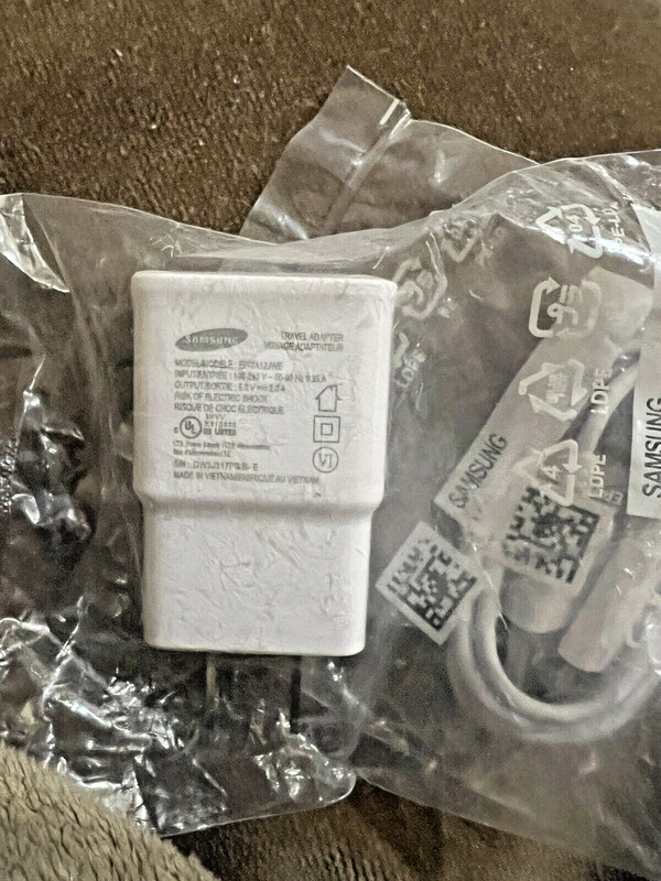 Samsung Mini Micro USB cable 1.2 and Samsung Wall USB Adapter output 5.0V 2.0A gallery