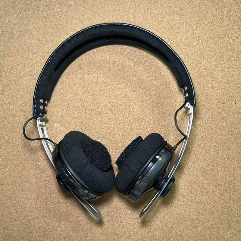 Sennheiser MOMENTUM on-Ear 1st Gen Black Wired on-ear Headphones For iPhone/iPad gallery