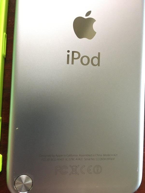 Apple iPod Touch 5th Generation - 32gb with Otter case gallery