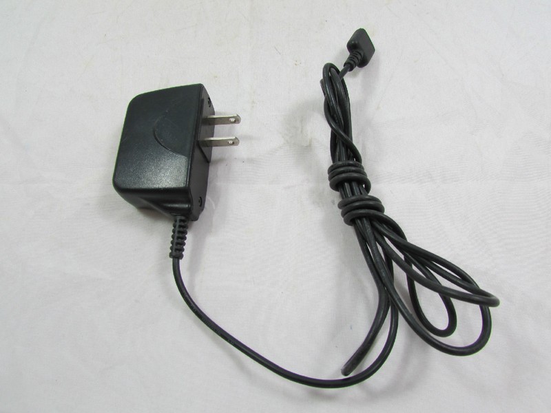 LG AC Wall Charger Travel Adapter STA-P52WD 5.1v 700mA 100-240V 50/60Hz