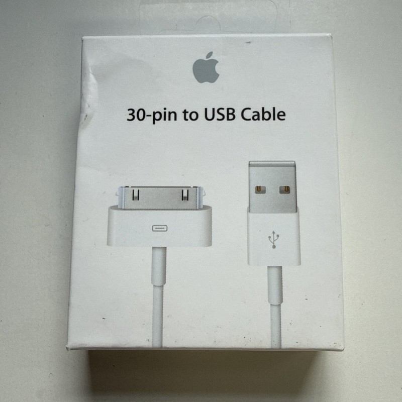 New Genuine Apple MA591G/C 30-pin to USB Cable for iPod and iPad.