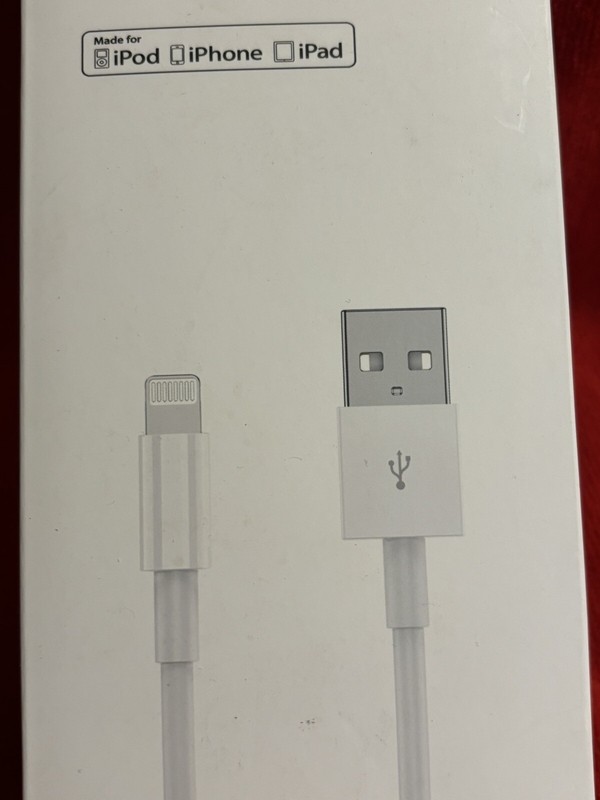 Apple Md818AmA 1M Lightning to USB Cable - White gallery