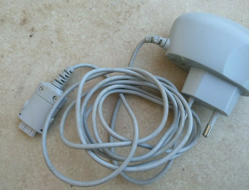 ORIGINAL TAD137ESE SAMSUNG CHARGER EU PLUG Output 5V 700mA