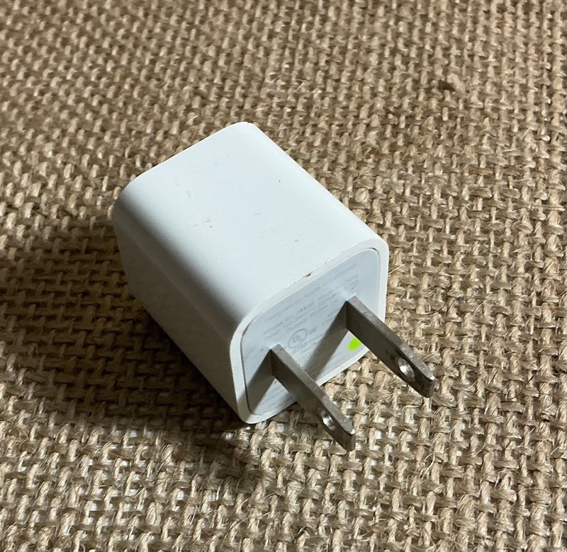 Apple USB CHARGING BASE in white, for cell phones * charging bases only