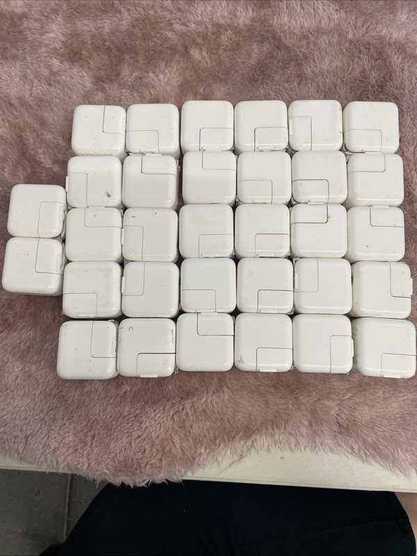 Lot 32 – Apple A1401 12W USB Power adapter