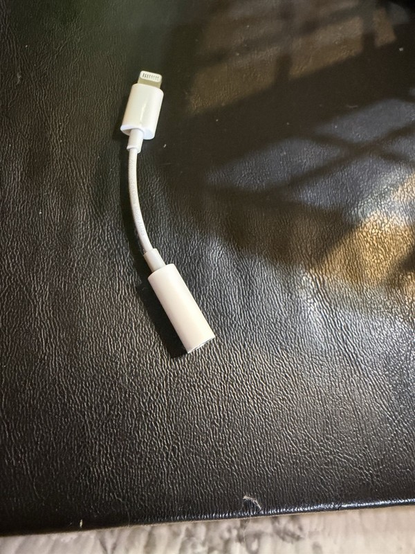 Genuine Apple Lightning to 3.5 mm Headphone Jack Adapter iPhone