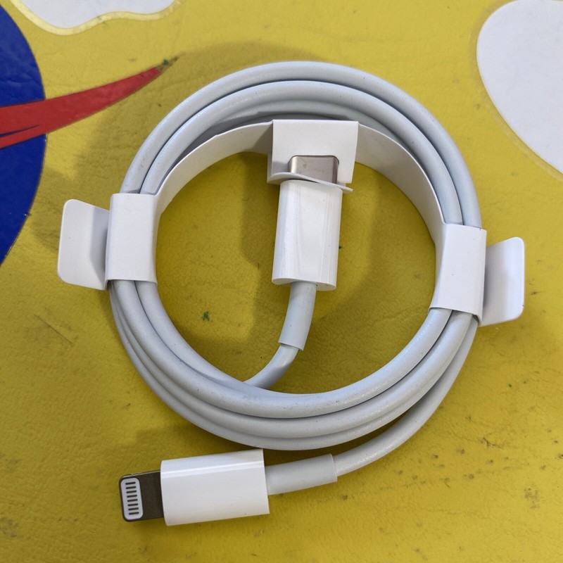 Apple - USB-C to Lightning Charging Cable (1m/3.3ft) gallery