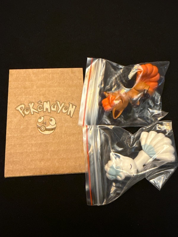 Sleeping Pokémon Cable Bite Protector Set of 2 Vulpix & Alolan Pocket Monsters