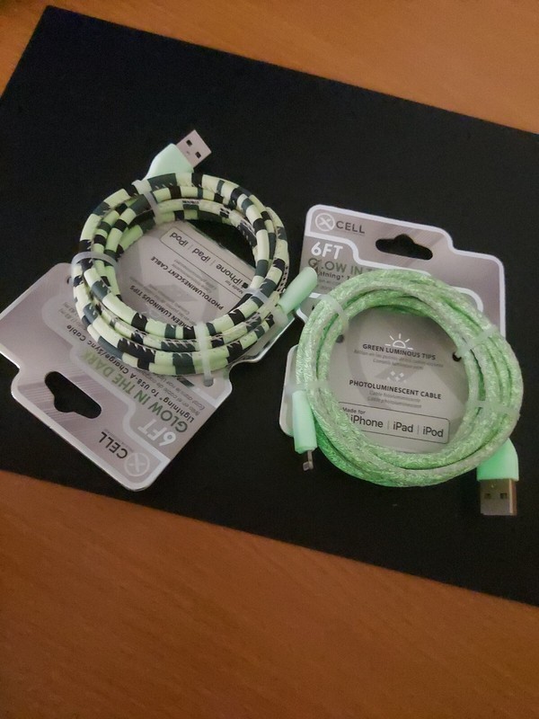(2) Cell Brand Glow In The Dark 6 Foot Apple Charger gallery