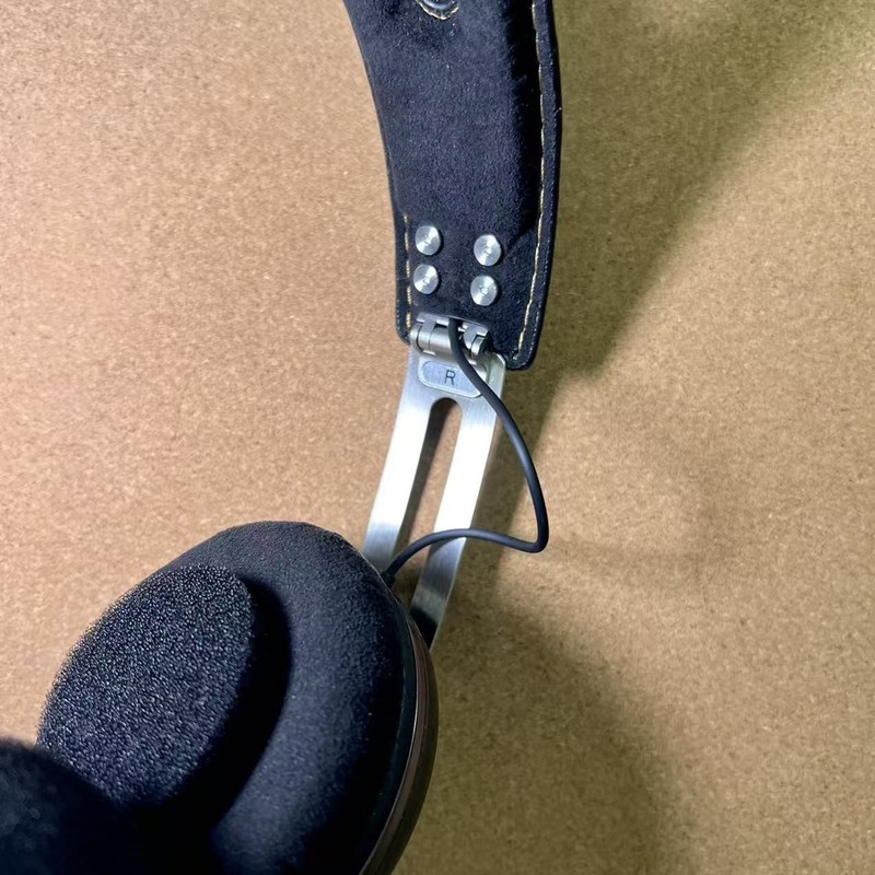 Sennheiser MOMENTUM on-Ear 1st Gen Black Wired on-ear Headphones For iPhone/iPad gallery