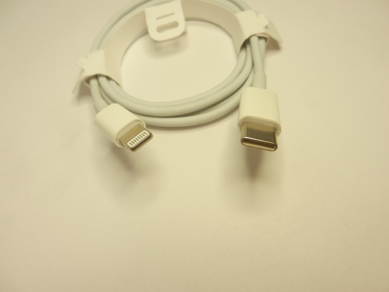 2x BRAND NEW OEM Apple USB-C to Lightning Charging Cables 1m For iPhone / iPad gallery