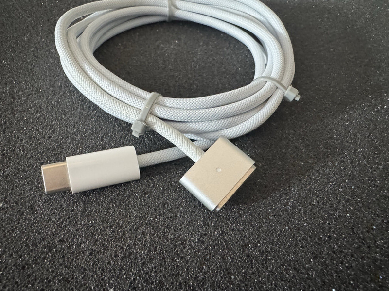 1 Apple USB-C to MAGSAFE 3 Cable – White, 2m–Original Apple