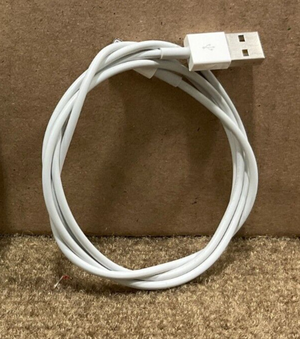 Apple Authentic Lightning to USB Cable 1 Meter MXLY2AM/A ✅❤️️✅❤️️ WTY