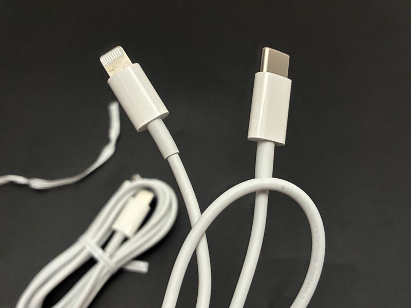 2 x Original Original Apple USB-C to-Lightning Fast Charging Cable iPhone 14 Pro gallery
