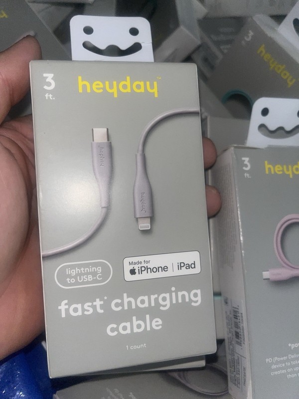 1,000 iphone chargers! amazing deal only $1,500 so it’s $1.50 each, henrico va