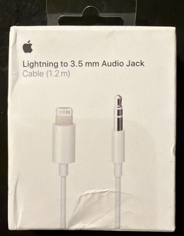 Apple Lightning to 3.5mm Audio Cable 1.2M – White Model A1879